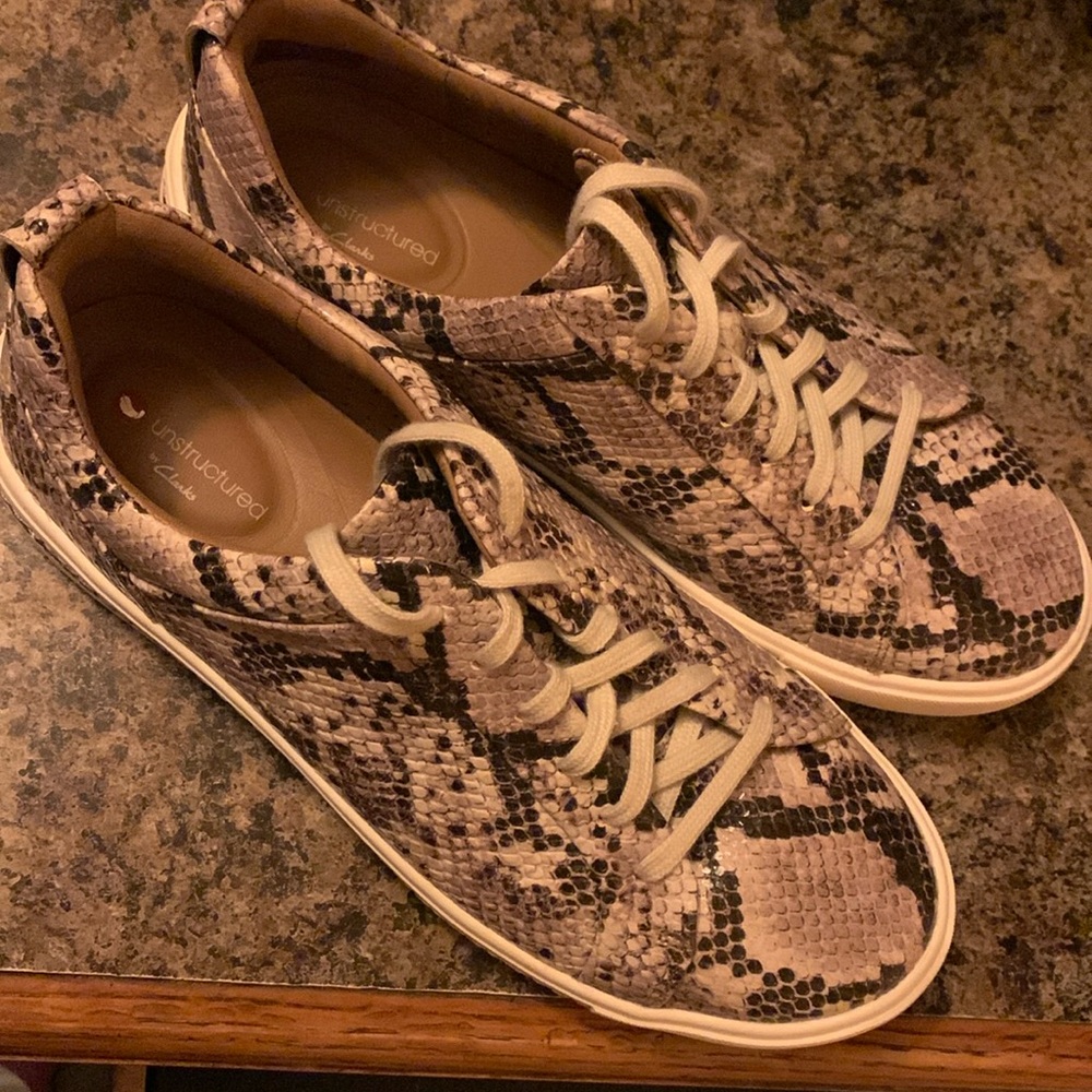 CLARKS Womens Beige Taupe Snake Pawley Springs Platform Athletic Sneakers 6.5 M